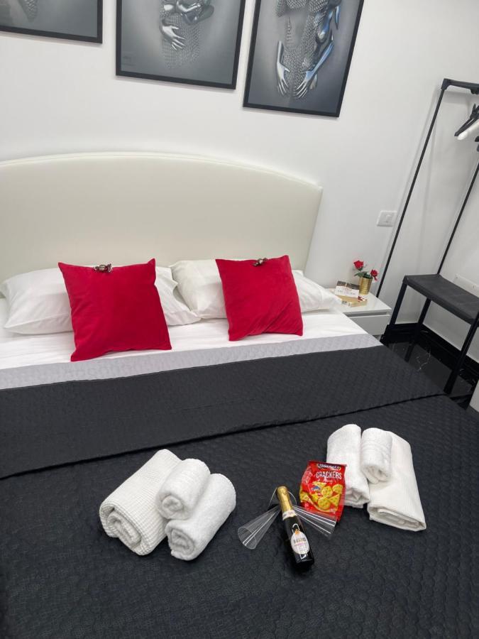 Hotel Lux House Naples Airport Exterior foto