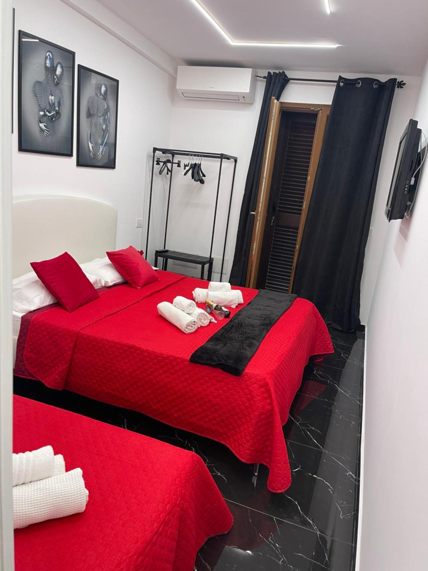 Hotel Lux House Naples Airport Exterior foto