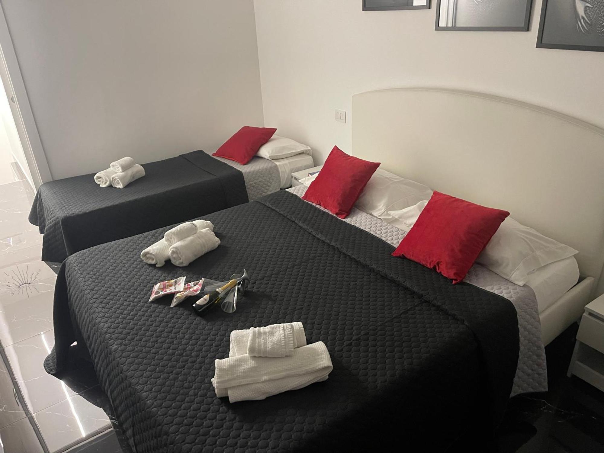 Hotel Lux House Naples Airport Exterior foto