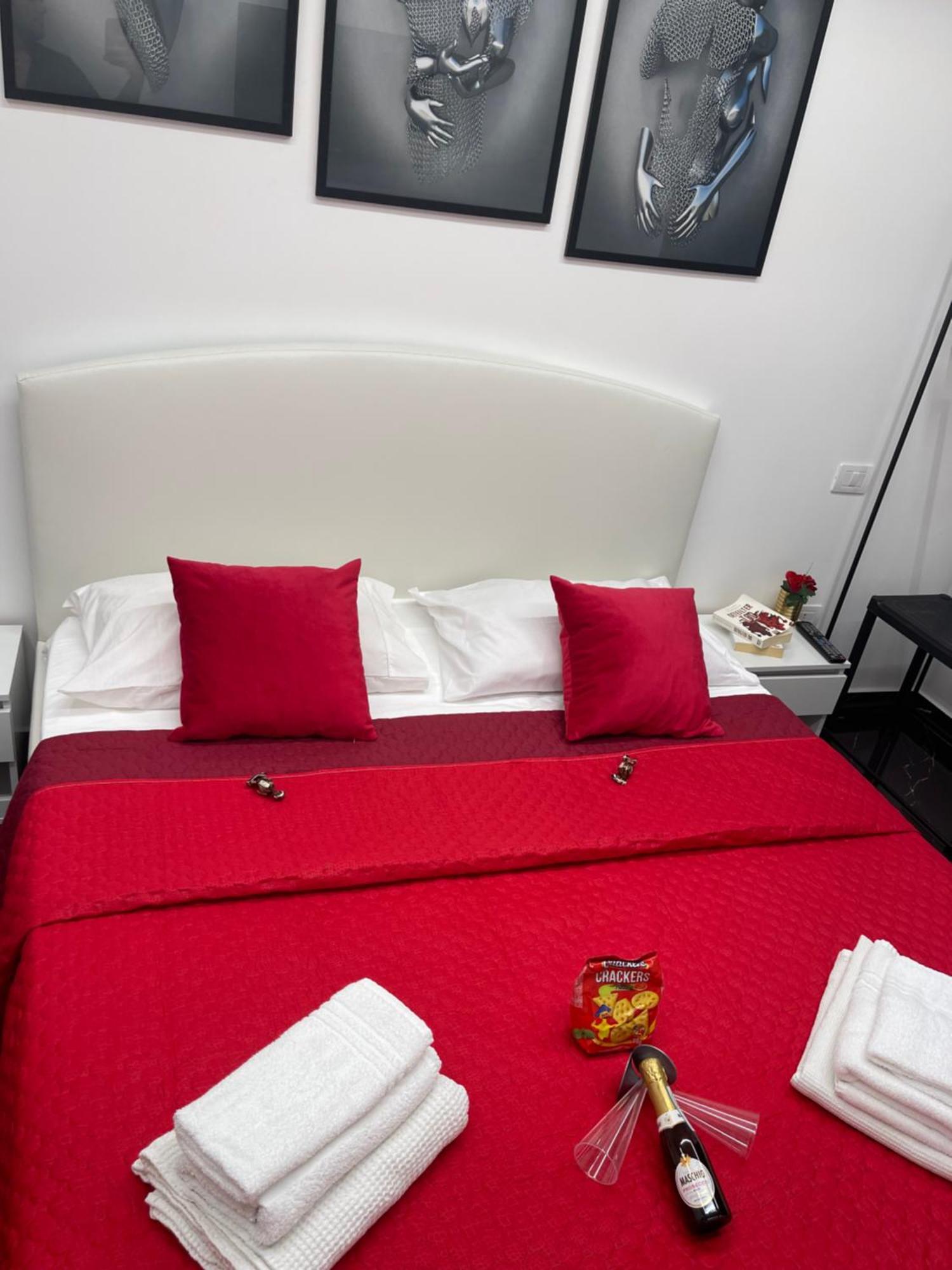 Hotel Lux House Naples Airport Exterior foto